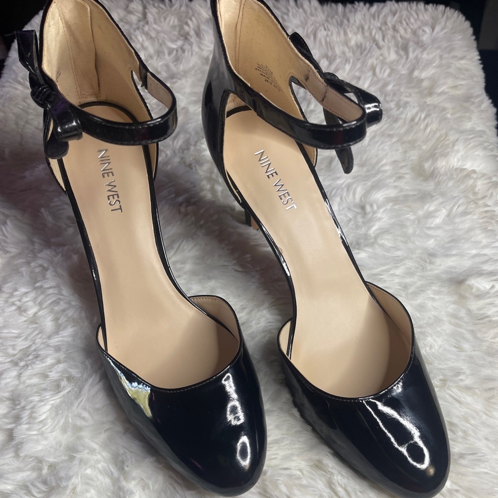 NWOT Nine West Howley Black Patent Leather Bow Back Heel Pumps 9.5